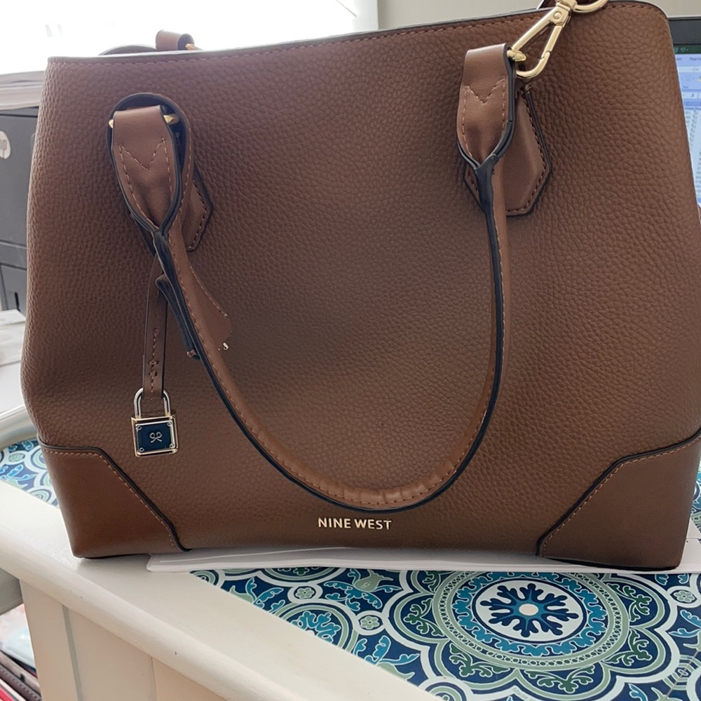 Nine West handbag like new. Used once for a few days.